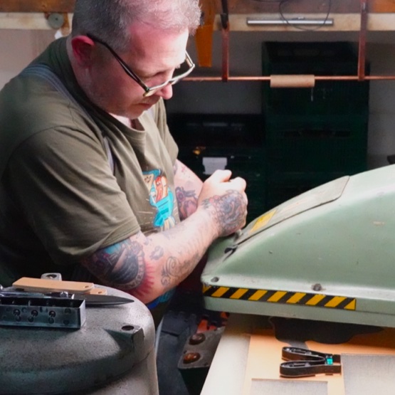 RockCatRoll Handgefertigte Hosenträger und Zubehör aus Leder für Pike Brothers Denim Jeans. Der Shop für Oldschool Arbeits Jeans Accessoires von Fat Mike aus Bünde